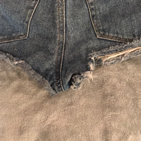 Brandy Melville daisy duke short shorts, size 26 - Picture 4 of 6